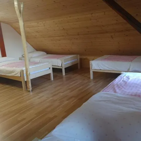 Bivanje na kmetiji Farm Pr Lavric Slivna