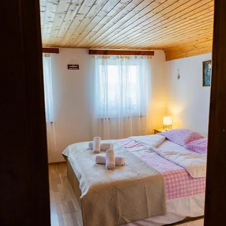 Farm Pr Lavric Lantgård Slivna