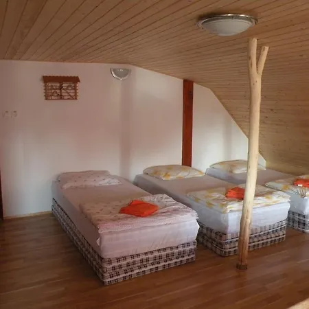 Bivanje na kmetiji Farm Pr Lavric *