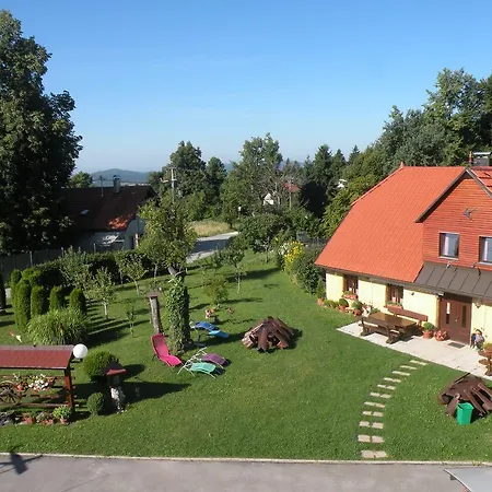 Bivanje na kmetiji Farm Pr Lavric *