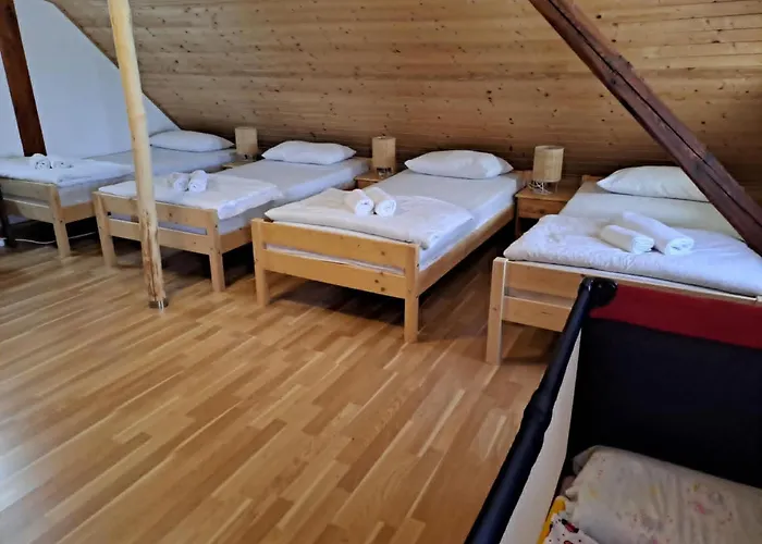 Bivanje na kmetiji Farm Pr Lavric